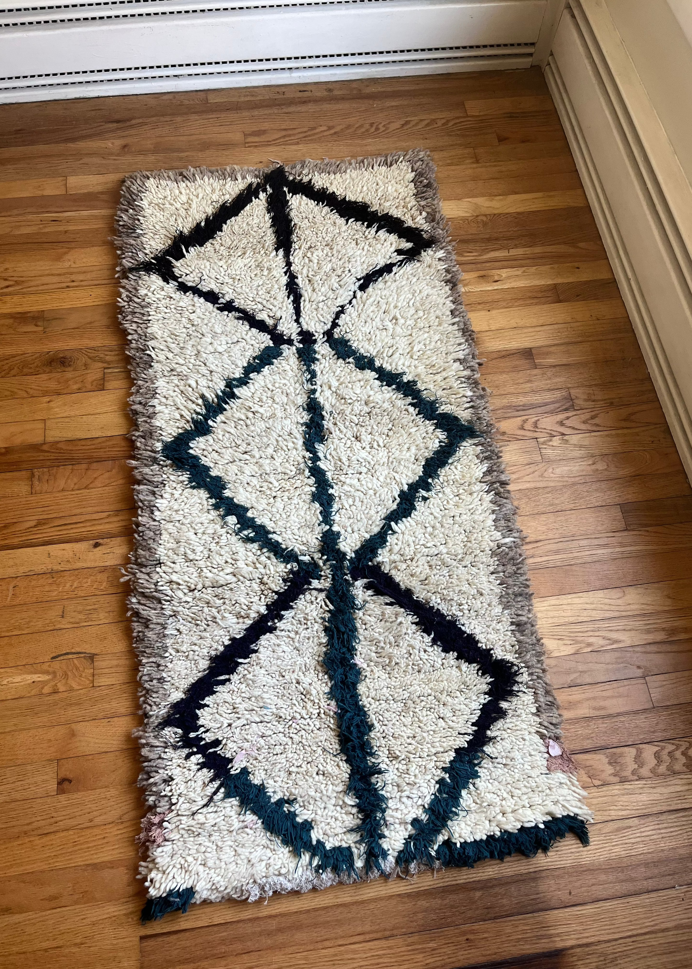 Modern Minimalist Runner