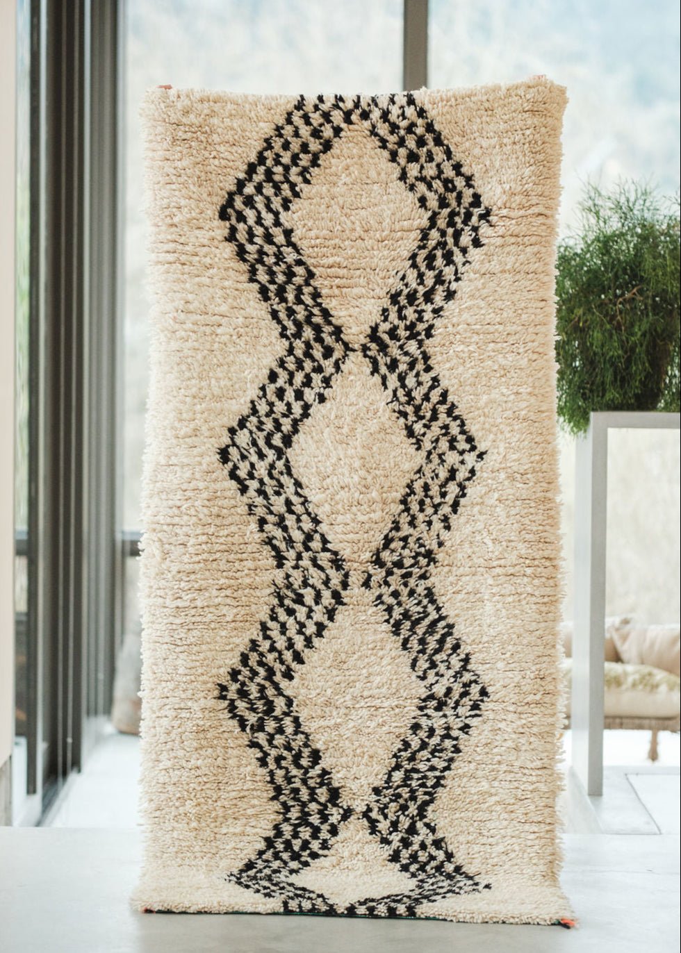 Echo Runner - Modern Myth Decor