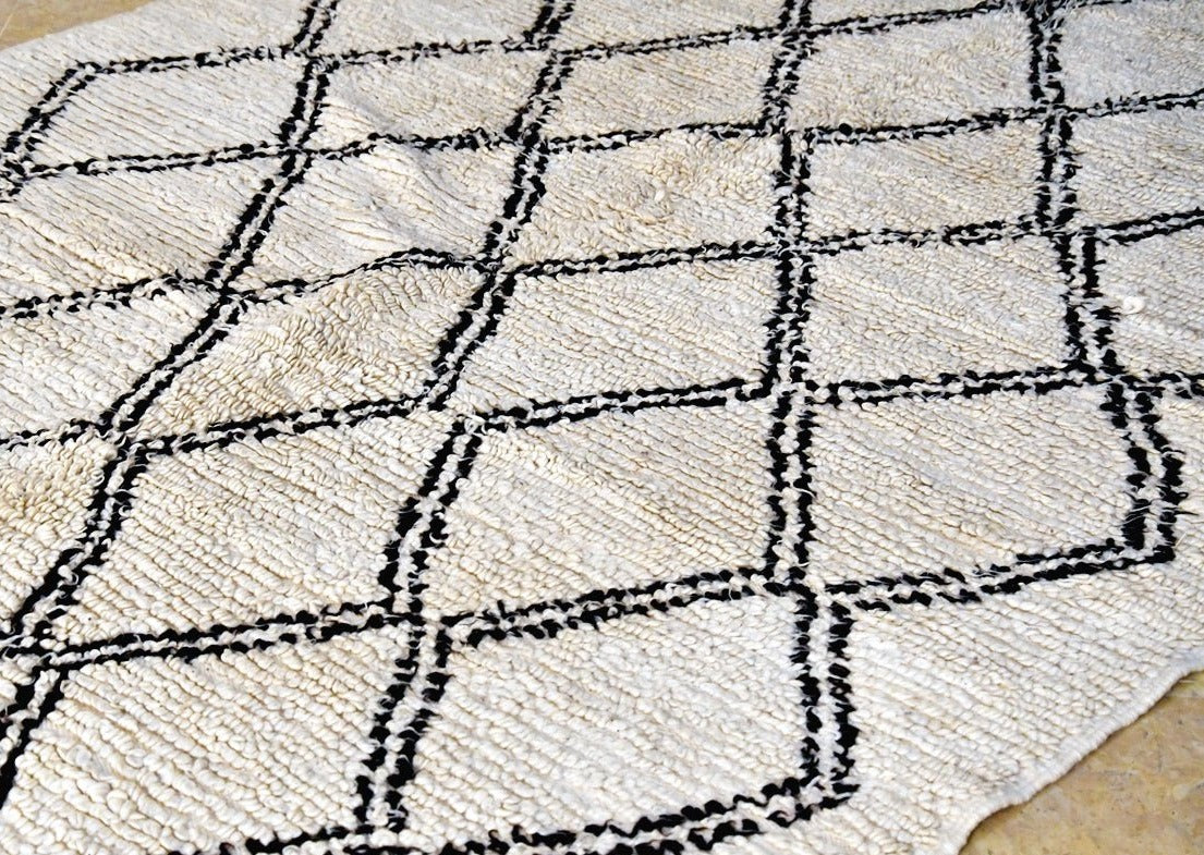 up close detail shot of beni ourain texture and loop pile. Gorgeous diamond like berber shapes decorate this while rug. 