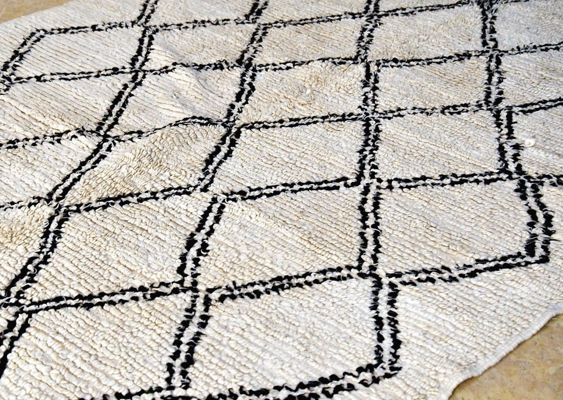 up close detail shot of beni ourain texture and loop pile. Gorgeous diamond like berber shapes decorate this while rug.